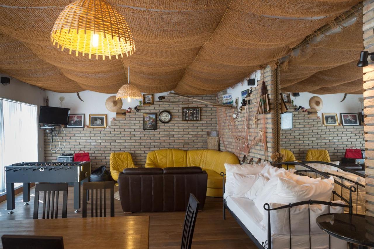Resort Haus Toma Cesarica Bagian luar foto