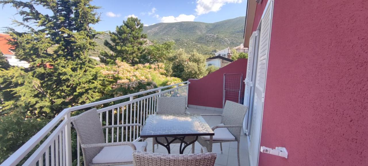 Resort Haus Toma Cesarica Bagian luar foto