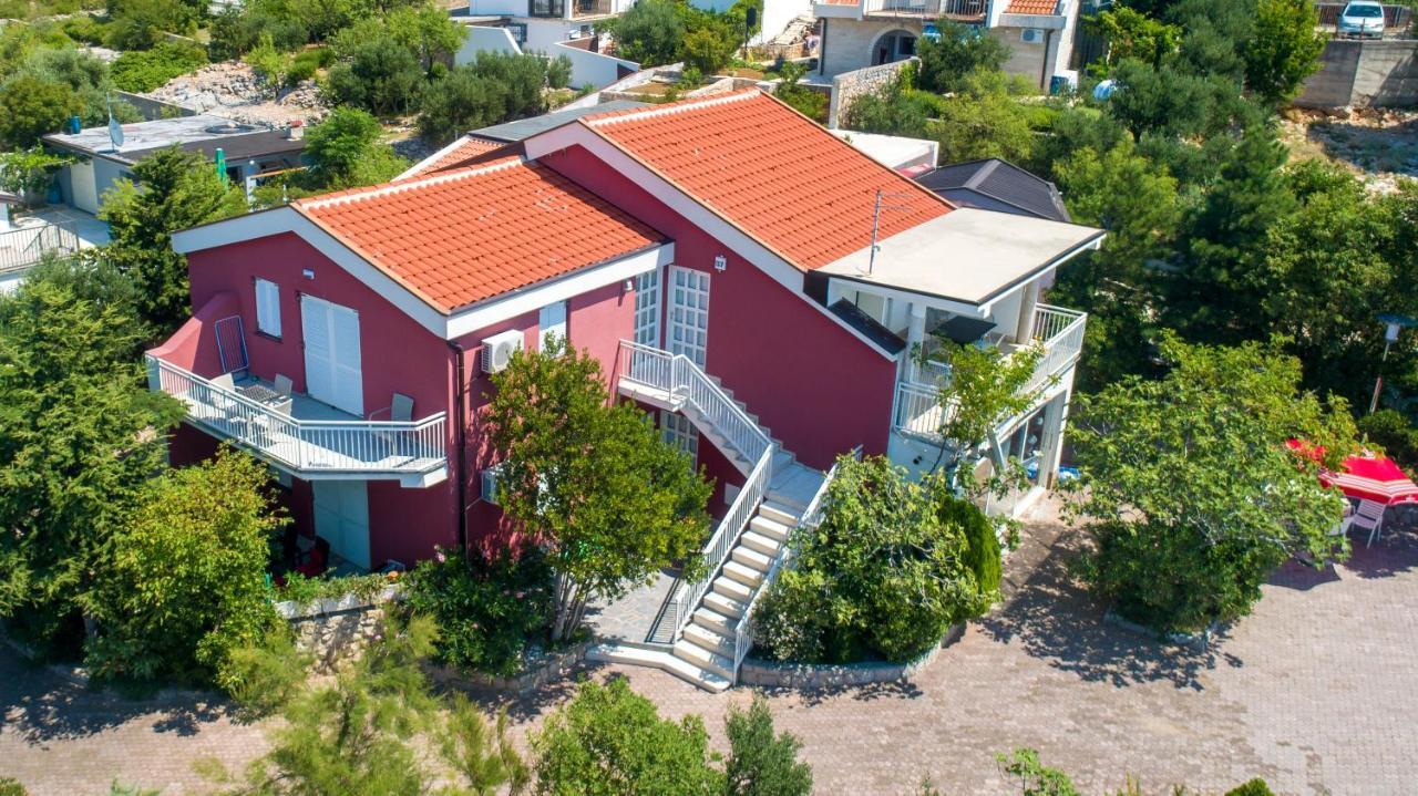 Resort Haus Toma Cesarica Bagian luar foto