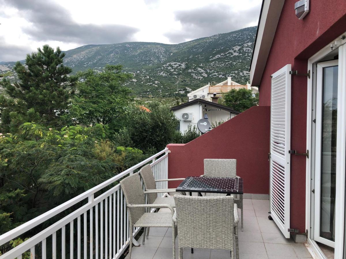 Resort Haus Toma Cesarica Bagian luar foto